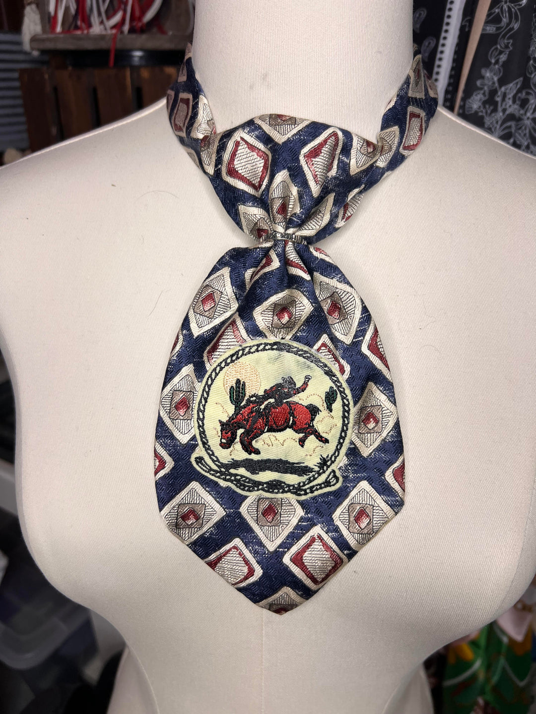 The Dusty Diamond Shorty Tie