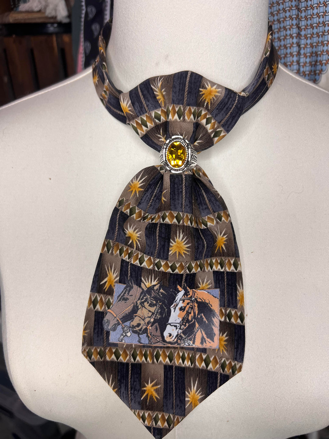 The Golden Mustang Shorty Tie