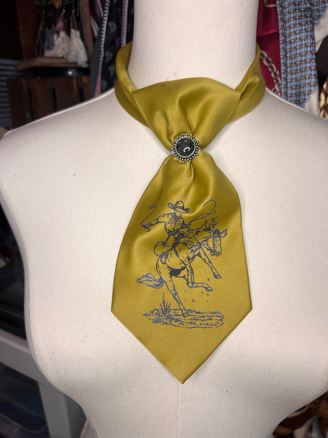 The Golden Outlaw Shorty Tie