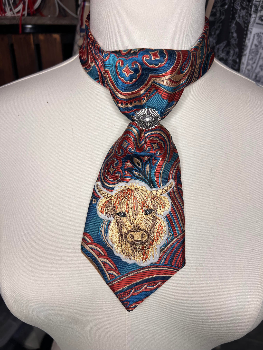The Highland Belle Shorty Tie