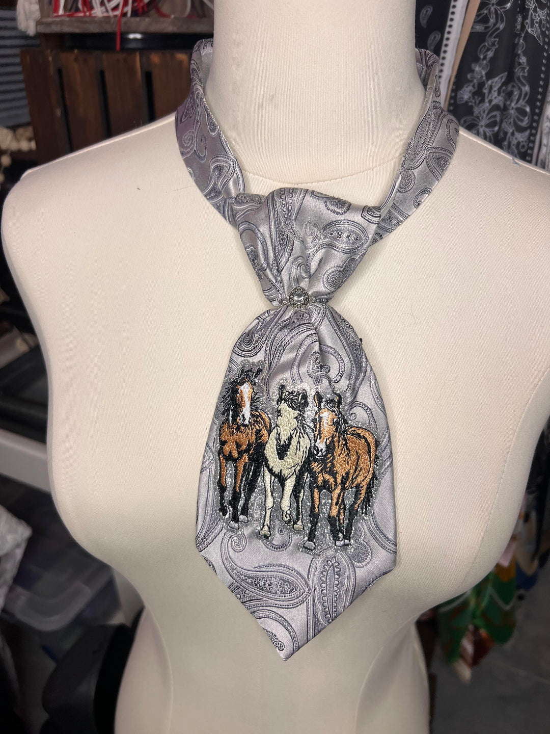 The Silver Mustang Shorty Tie